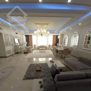 ۱۰۵مترپنج ساله/فول امکانات/کم واحد/چهارباغ شرقی
