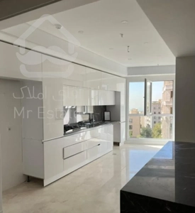 ساختمان مدرن نوساز   تراس قابل چیدمان  اقدسیه