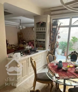 به همراه حیاط شخصی و کاملا بازسازی شده