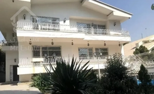 ۷۰۰ متر ویلا قواره شمالی‌ دربست شهرک غرب