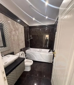 آپارتمان۹۰متر.شمال کاخ.تک واحدی.ویو ابدی