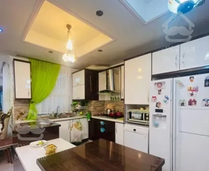 فردوس غرب ۸۶متر ۲خواب سالن پرده خور فول امکانات