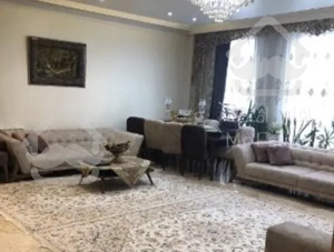 ۹۶ متر ۲ خوابه طبقه اول  بالاتر از معین مال