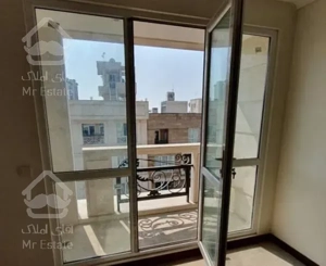 لوکیشن نیاوران ۹۵متر دو پارکینگ سندی