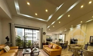 بهترین موقعیت/فضای داخلی بزرگ/فول امکانات/گذر پهن