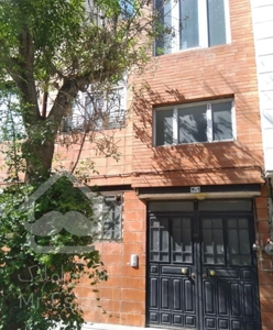 ۱۰۰متر‌،دو‌خوابه همکف راه جدا، حیاط دار،امام رضا۳۷