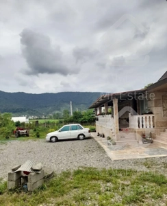 نزدیکی دریاوجنگل دوهزار سه هزار .شخصی کولردار