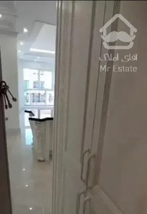 ((آپارتمان نوساز کلید نخورده دنیای نور و نقشه))