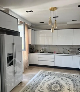 آپارتمان۱۲۰متر/۳خ/۲پارکینگ/قاب میدان/املاک کویر