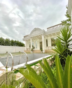 330متر ویلا با(استخر و سند تکبرگ)