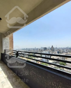 ۱۰۰ متر با تراس  بزرگ