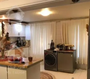 ۱۱۵ متر دو خوابه // اسحاقی // رو به آفتاب