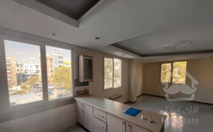 ۸۵ متری ۲ خوابه با نورگیر مناسب و پارکینگ سندی