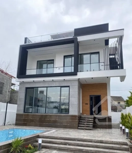 ویلاباغ مدرن/روفگاردن/استخردار/زمین بسکتبال/سنددار