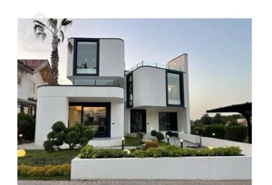 تو پایین نمی‌مونی، چون منظره مال بالاست