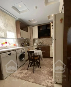 ۸۴متری/۲خواب/فول امکانات/سالن پرده خور