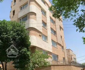 آپارتمان۱۳۵متری۴طرف نور آکواریوم  طبقه آخر۳خواب