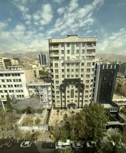 ۴۲۰متر ویلا*زعفرانیه* ۳طبقه بنا/استخر