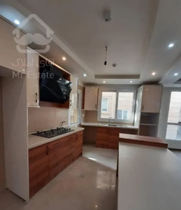 فرمانیه ۱۱۶ متر ۲ خوابه کلید نخورده