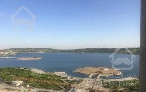 ۲۱۰متر، ویو ابدی دریاچه، غرق نور، پنجره قدی