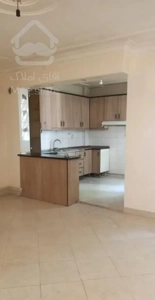 ۵۲ متر رو به آفتاب با آسانسور و بالکن