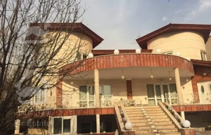 ویلا 1000 متر سید پیاز استخر و جکوزی و امکانات