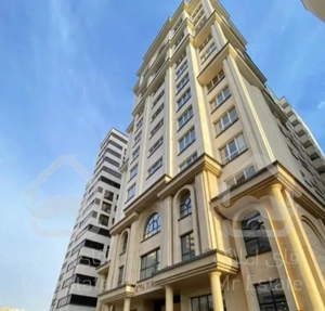 آپارتمان ۱۳۴ متری ۲ خواب فول امکانات ویو دار دریاچه چیتگر