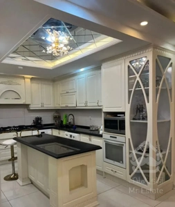 ۱۵۰متر/دلباز سالن بزرگ/تاپ لوکیشن