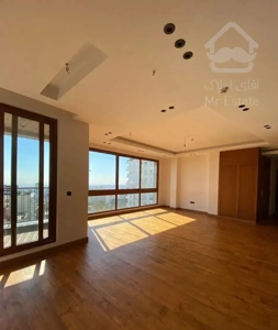 220 متر در پاسداران تکواحدی با 2 پارکینگ 8 ساله