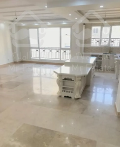 ۱۱۰ متر‌سالن‌ پرده‌خور ویو‌دار روبه آفتاب غرق نور