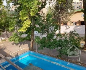 ۱۳۸۰متر.۱۰۰متر بنا و۳۰متر سرایداری.