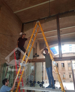 نصاب حرفه ای نصب شیشه های ساختمانی و تجاری و میرال