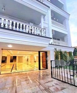 رهن آپارتمان۱۰۸متری با حیاط خلوت اختصاصی درطالقانی