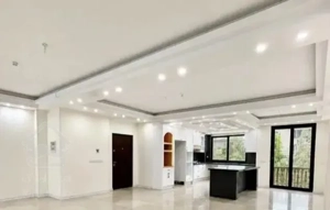 ۸۳ متر، سالن پرده خور، بازسازی کامل، کم واحد