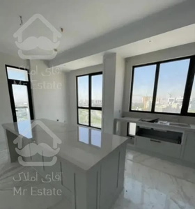 تندیس چیتگر ۱۰۰متری وام دار