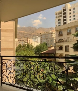 ۱۵۰ متر آپارتمان /سه خواب/نور بی نظیر