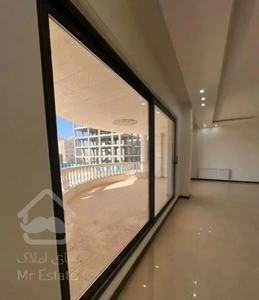 آپارتمان ۱۳۰ متری / سه خوابه نوساز / پارک نشاط