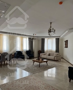 ١٥٠ متر ، غرق در نور ، سالن بزرگ