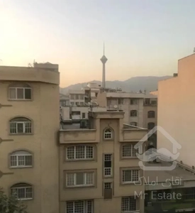 ۱۸۰ متر آپارتمان /۱۰۵ متر قدرالسهم/جنوبی
