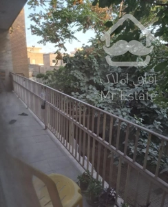 سه طبقه ، زیر زمین ، حیاط