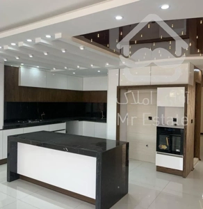 *آپارتمان۲۰۰ متر۳خواب صفر۲ پارکینگ خیابان حمزه*