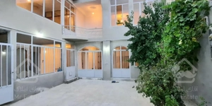 دوطبقه سندتک برگی نزدیک به خیابان اصلی