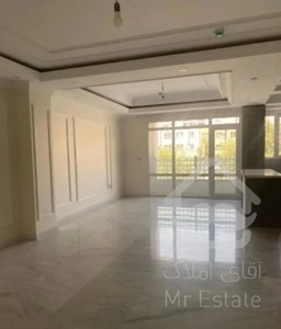 آپارتمان۱۱۰سالن پرده خور دورتادورپنجره آکواریوم