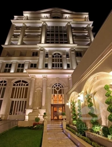 ۲۰۰متر همکف درب مستقل ۶۰متر حیاط مدرن