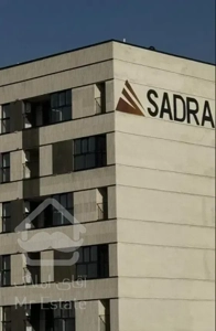 ۹۷ متر ، دارای دو حیاط اختصاصی ده متری، فول