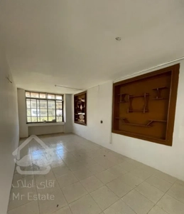 حاشیه بلواراستقلال 150متر 4اتاق مناسب دفاتر و سالن