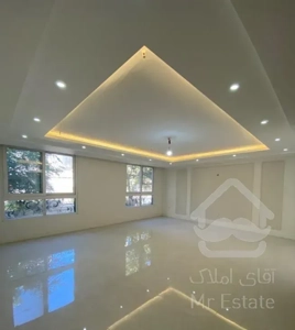 ۱۰۰متر/اقبال/خوش نقشه و تمیز/رو به افتاب