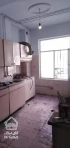 آپارتمان 95 متر، تخلیه، دارای بالکن بزرگ، مسکونی و اداری، رهن و تبدیل