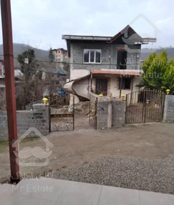 رهن اجاره سالانه. خوش اب هوا وچسبیده به جنگل