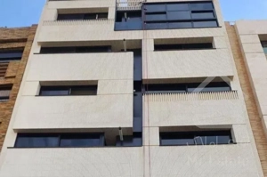 آپارتمان شیک/بر میرزا طاهر شرقی/ ۱۳۸ متری ۳ خوابه